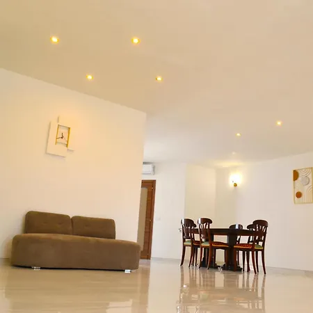 Luxury Due Palme Patio & Bath Нардо